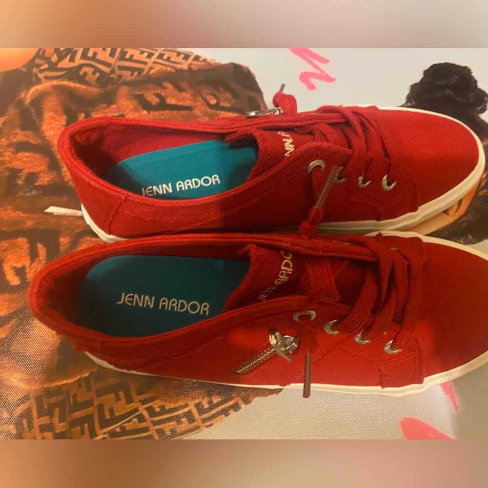 Jenn Ardor size 8.5 red, white and blue flat fashion shoes